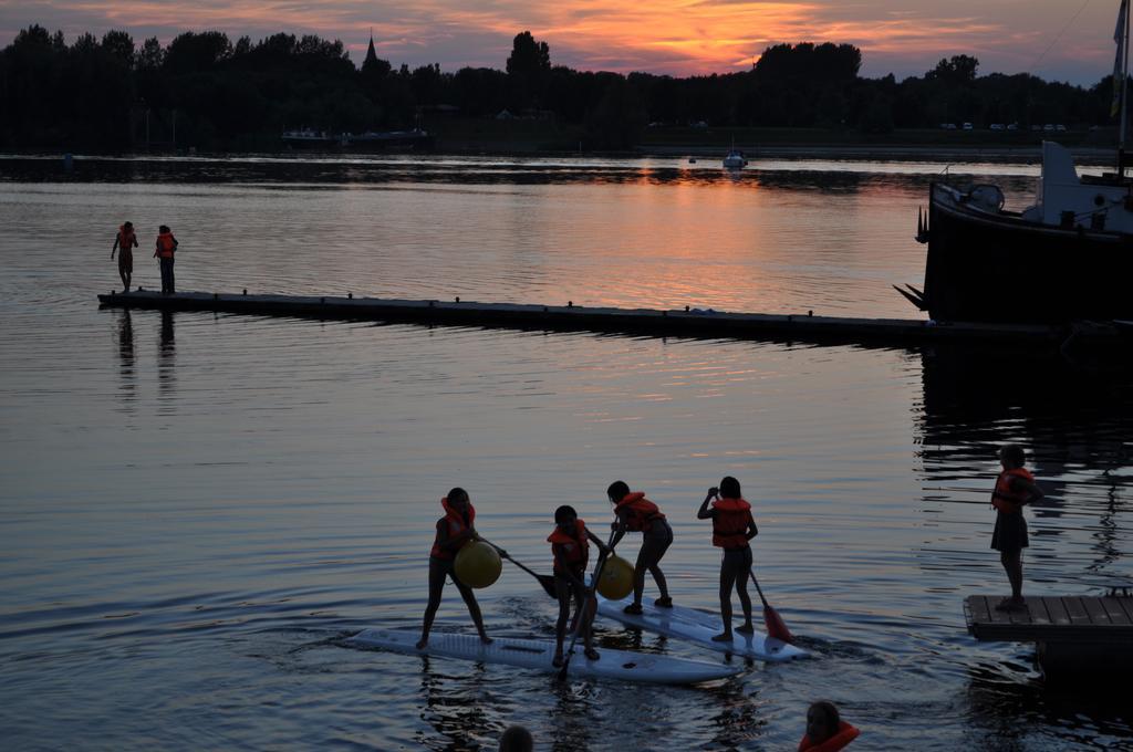 הוסטל Kinrooi Sailcenter Limburg מראה חיצוני תמונה