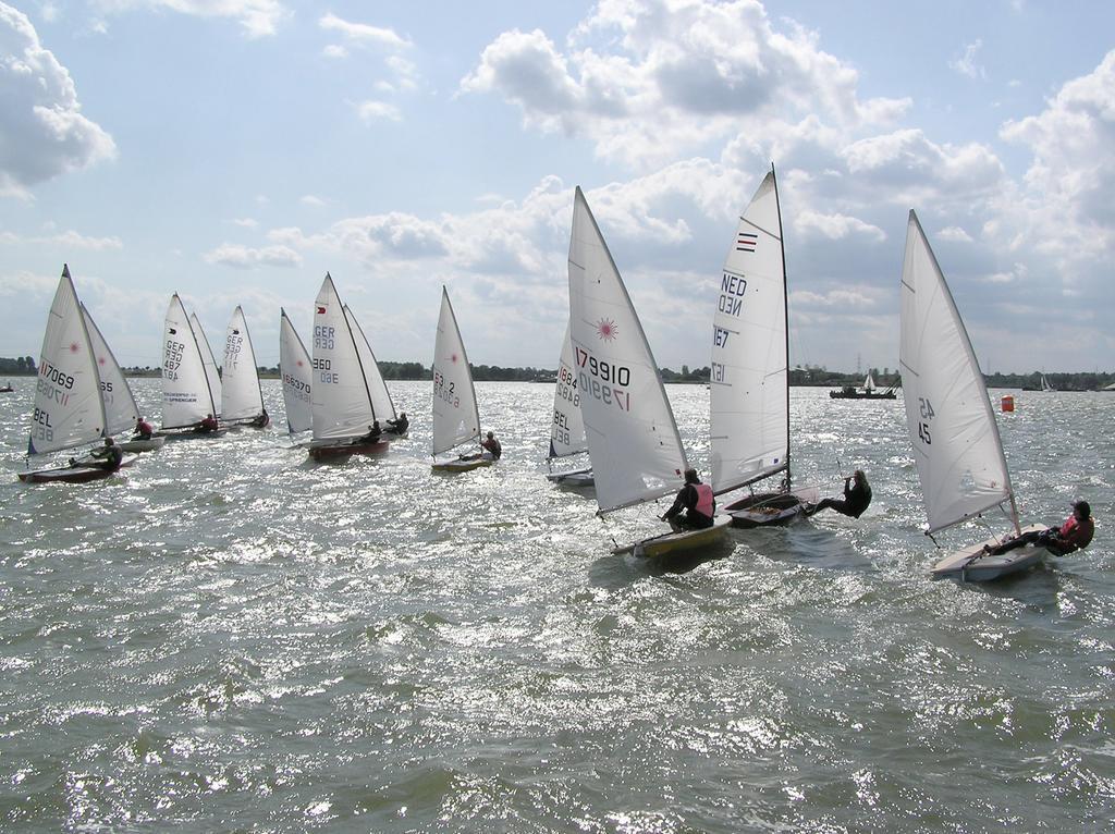 הוסטל Kinrooi Sailcenter Limburg מראה חיצוני תמונה